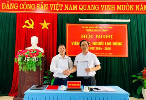 TRƯỜNG THCS KỲ THỊNH: HỘI NGHỊ VIÊN CHỨC, NGƯỜI LAO ĐỘNG NĂM HỌC 2024- 2025