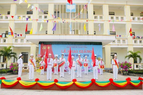 Trang trọng lễ chào cờ