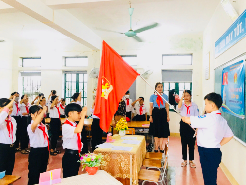 Trang trọng lễ chào cờ
