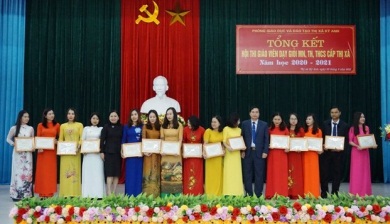 THÍ SÍNH NHẬN GIẢI